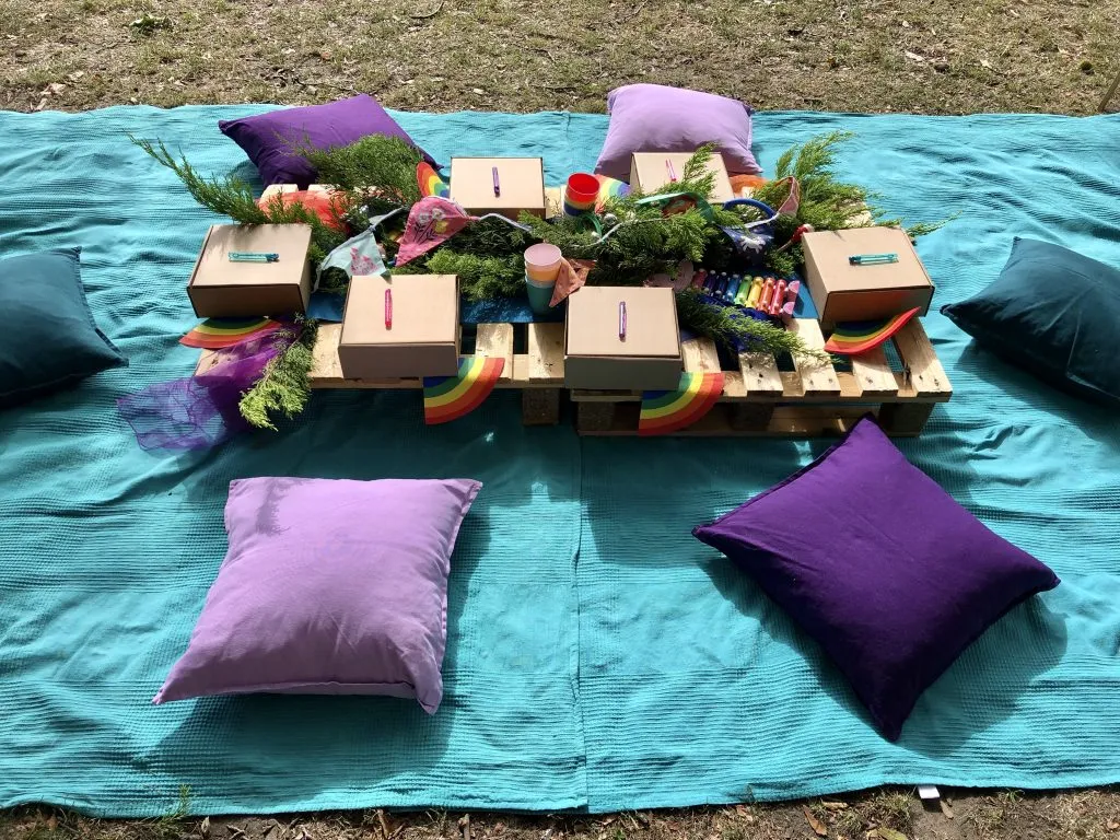 Indoor Picnic for a Cute Date
