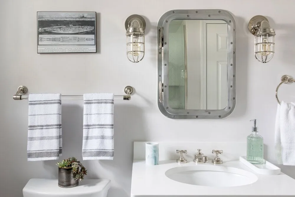 Vintage Small Bathroom Theme