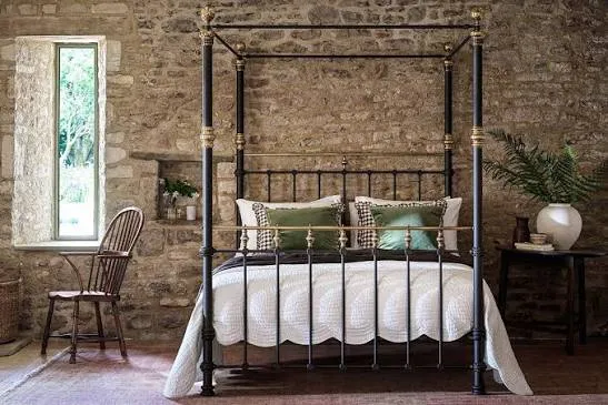 1983–1985 - Teal, Magenta, Brass, and Four-Poster Beds